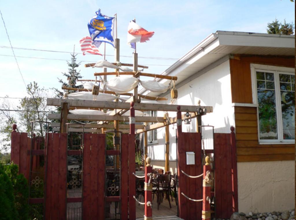 리바이스 L'Oasis Du Pirate B&B 외부 사진