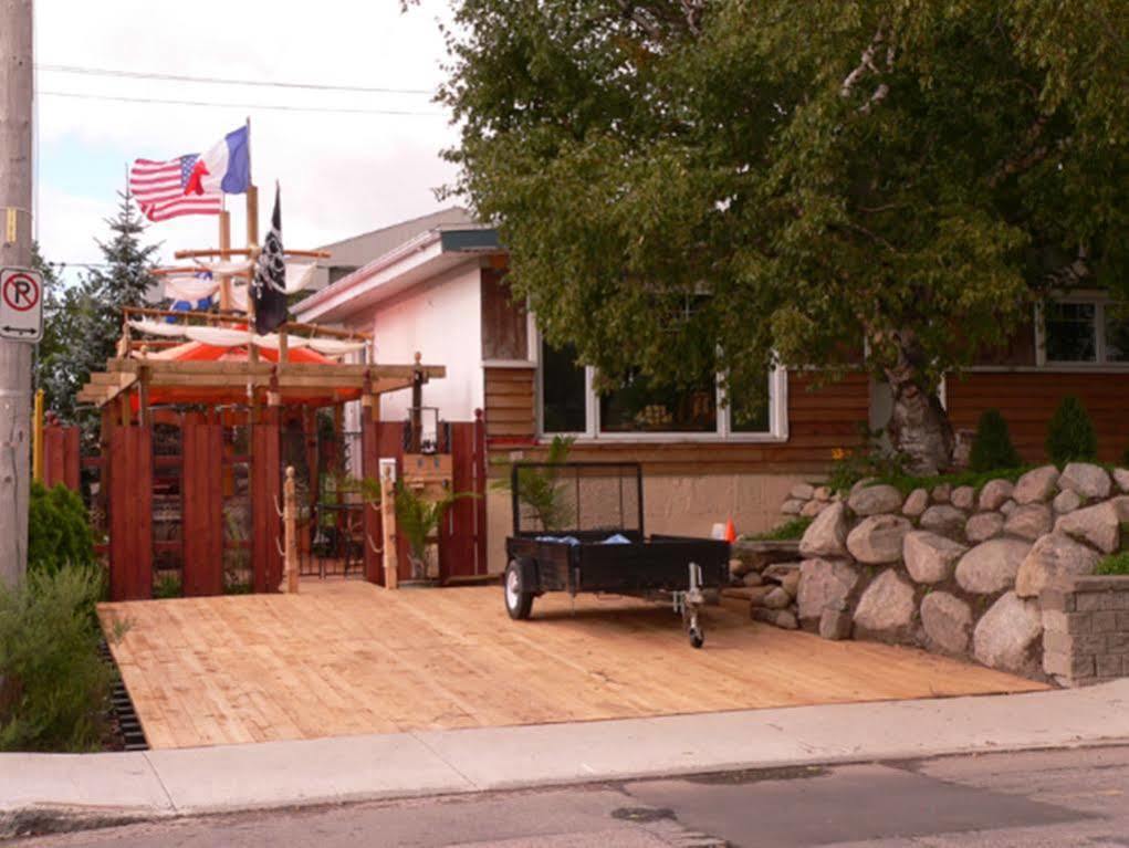리바이스 L'Oasis Du Pirate B&B 외부 사진